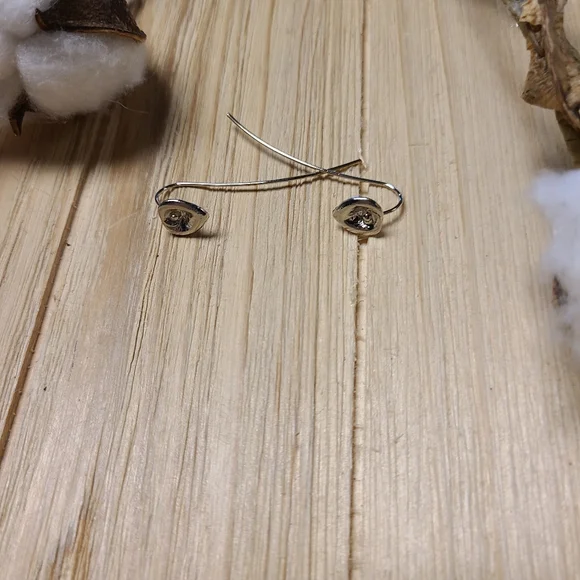 Super Cute Calily Earrings in SILVER plating - Picture 4 of 9